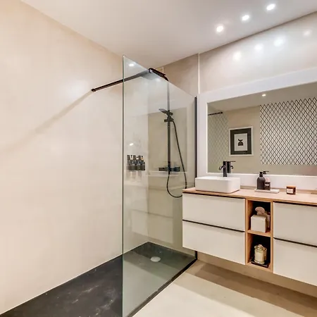 Superb Double With Terrace Pool And Garage Apartment *